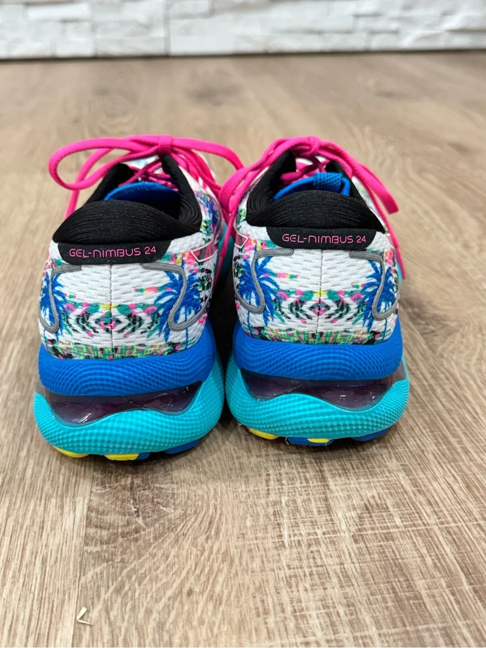 ASICS GEL Nimbus 24 Women’s Size 11 NWOT Running Shoes White Multicolor